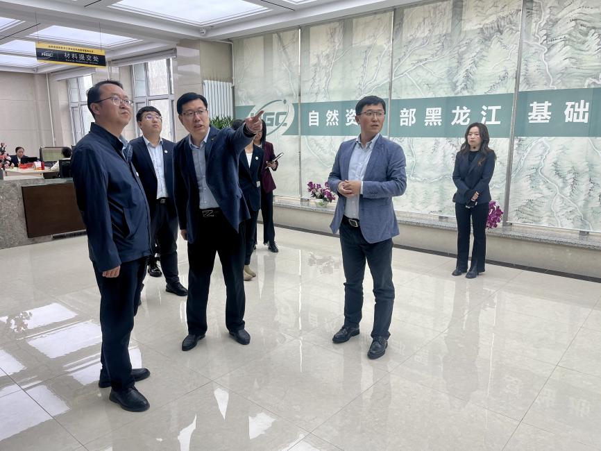 77a665d8dd9353e075b2c8709a916ee